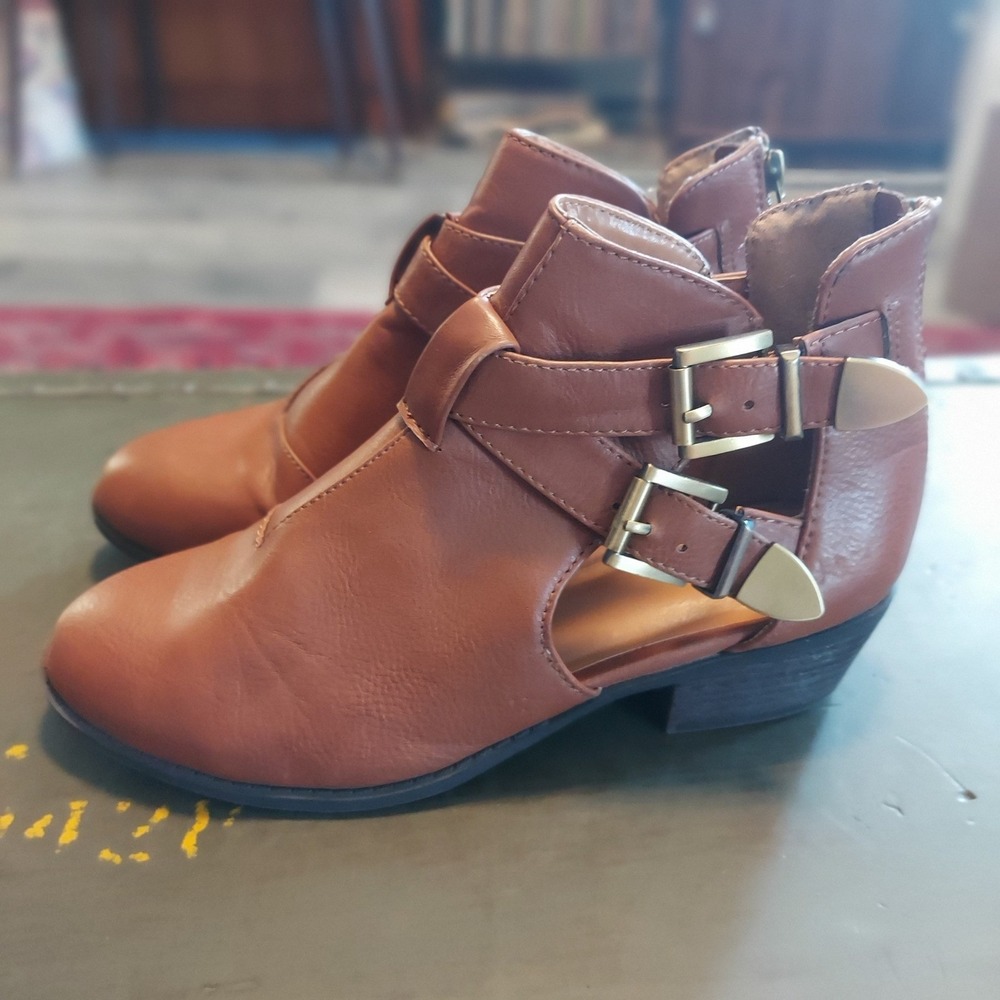 Cato Womens Cognac Brown Cutout Buckle Ankle Boots 30015543 Size 8